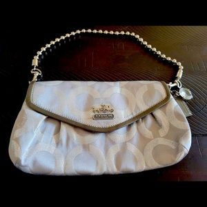 COACH HANDBAG FOR SALE NEVER USED